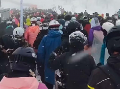  Праздники прошли, а гигантские очереди на горнолыжных курортах Сочи остались