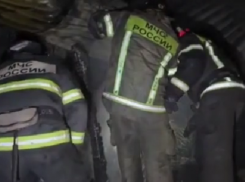 14 пожарных тушили горящие бараки в Сочи