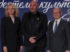 Худруку Зимнего театра Сочи Максиму Аверину вручили звание «Народный артист России»