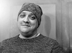 Скончался популярный актер из Сочи, сыгравший роль Мухича, Роман Попов