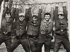 Звезды эстрады из Сочи поделились с поклонниками армейскими фотографиями 