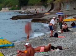 Голого туриста поймали на пляже в Сочи