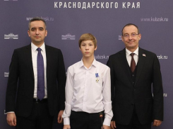  В Сочи наградили школьника, который спас тонущего ребенка 