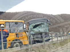 Прокуратура начала проверку после ДТП со школьным и экскурсионным автобусами в Сочи