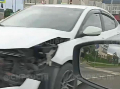 Момент аварии с двумя легковушками в Сириусе попал на видео 