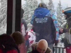 Мужчина катался на горнолыжном курорте Украины в куртке «Сочи 2014»