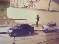 Неизвестный открыл стрельбу из винтовки на улице в Сочи