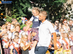 Последний звонок для более чем 10 тысяч выпускников прозвучал в Сочи