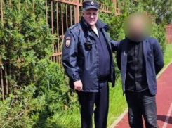 Неадекватный мужчина с пакетом белого вещества проник на территорию школы в Сочи