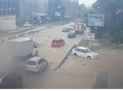  Река Ира вышла из берегов и затопила поселок Дагомыс в Сочи