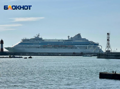 Турция приняла круизный лайнер Astoria Grande с россиянами из Сочи