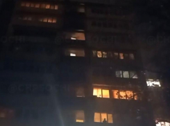 Неадекватный мужчина с ножом разгуливал по козырьку многоэтажного дома в Сочи