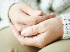 Пенсионерка-инвалид с онкологией из Сочи лишилась единственного жилья из-за мошенников 