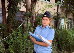 Незаконную пристройку к многоквартирному дому снесли в центре Сочи