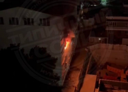 В Сочи 19 сотрудников МЧС тушили пожар в многоквартирном доме