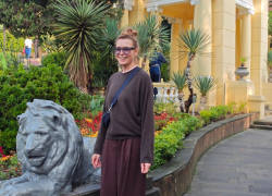 Актриса Любовь Толкалина побывала на экскурсии в Дендрарии Сочи