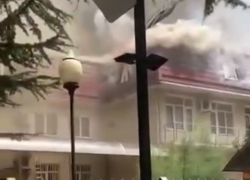В Сочи загорелось здание районного суда
