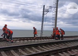  Железнодорожники уложили пути на участке, поврежденном штормом в Сочи