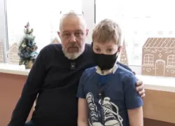 Мальчик, чье лицо разорвали собаки в Сочи, снова оказался в больнице