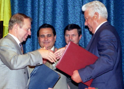 30 лет назад Борис Ельцин подписал в Сочи договор, отдав Украине часть Черноморского флота