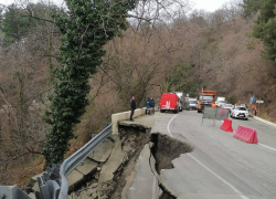 На федеральной трассе  произошло обрушение грунта
