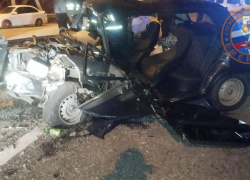 Спасатели Сочи достали мужчину из заблокированной после ДТП «семерки»