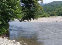 «Надо купить билет, но неизвестно где и почему»: в Сочи оштрафовали россиян, отдыхающих в палатках у реки