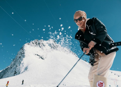 Сыграть в гольф  на снегу на высоте две тысячи метров над уровнем моря и попасть в Книгу  рекордов России