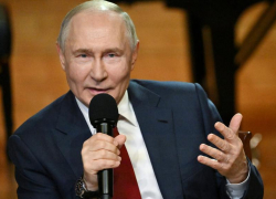  Президент Владимир Путин переговорил с Трампом и встретился со студентами в рамках поездки в Сочи