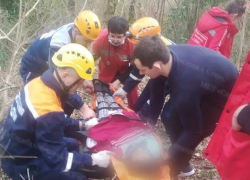 Упавшему с высоты подростку понадобилась помощь