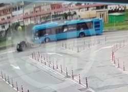 Момент смертельной аварии с автобусом в Сочи попал на видео