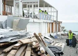 На Приморской набережной Сочи начали снос самостроев