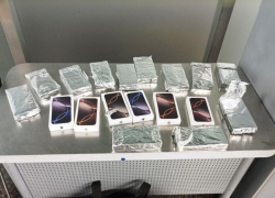 В сочинском аэропорту изъяли партию купленных в Дубае iPhone