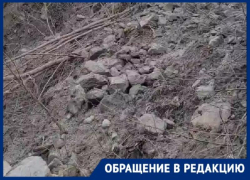 Под завалами остается проезд к отдаленному селу Сочи
