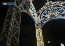 Суд обязал снести светящиеся арки в Сочи, которые раздражают горожан несколько лет
