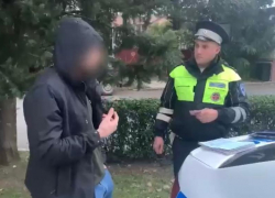  До 15 суток ареста грозит автомобилисту из Чечни, который заехал на пешеходную площадь Сочи