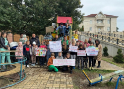 В приоритете дороги и машины: застройщик уничтожает единственную детскую площадку около ЖК в Сочи