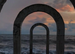 Шторм в Сочи уничтожил знаменитые арки «Санта Барбара»