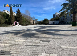 На пустырь из плитки похож будущий Луна-парк Сочи