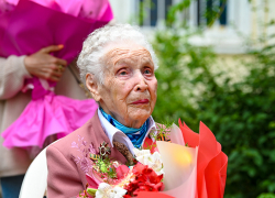 В Сочи прошла акция «Парад у дома ветерана» 