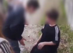 Ученики школы Сочи избили своего одноклассника на камеру