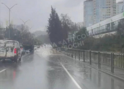 Ливень подтопил федеральную трассу Джубга — Сочи