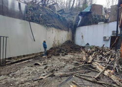 Прогнозы жителей Сочи сбылись – оползень сошел по улице Петрозаводской