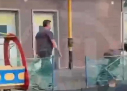 На детской площадке в Сочи взрослый мужчина ударил ногой ребёнка