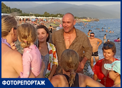 Отдыхающие сочинского пляжа приняли участие в съемках сериала «Склифосовский»