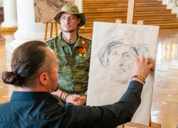 Портрет бывшего участника «Дома 2» появился в Сочи на выставке, посвященной участникам СВО