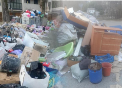 Мусор стал забирать дороги у улиц Сочи