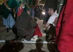 Дорожный знак упал на 8-летнего ребенка в Сочи