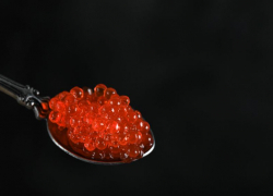 В преддверии Нового года туристка украла из магазина Сочи красную икру на 24 тысячи