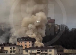 Едким дымом заволокло Сочи из-за мощного пожара 